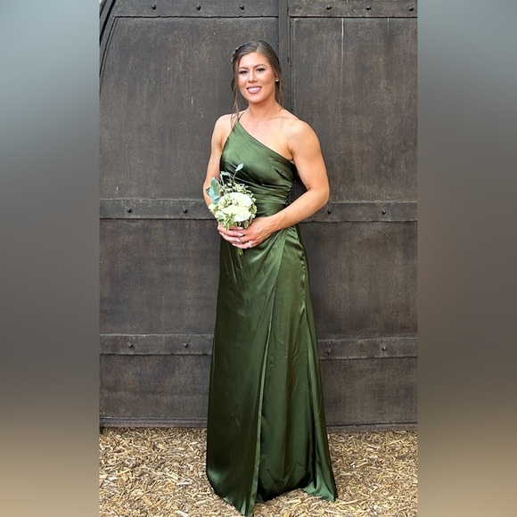 David’s Bridal green graduation gown or bridesmaid dress size 4 - Picture 2 of 7